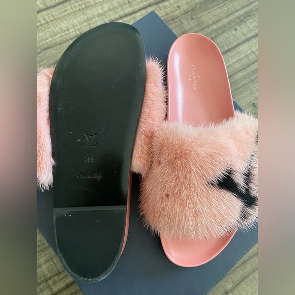 Louis Vuitton Mink Bom Dia Flat Mules - Picture 4 of 5